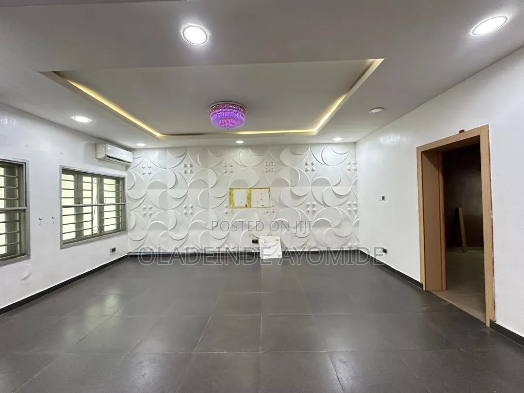 4bdrm Duplex in Chevron for sale in Chevron