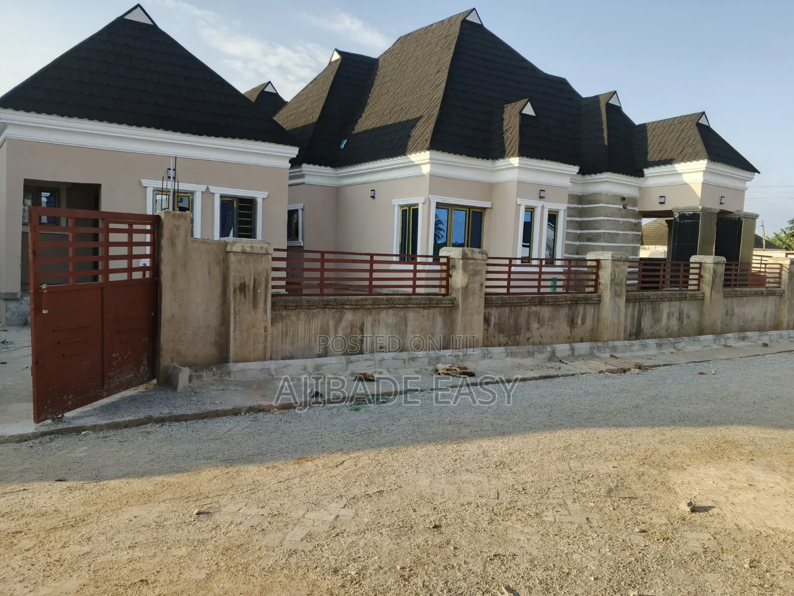 4bdrm Bungalow in Cooperative Estate, Ayobo for sale in Ayobo