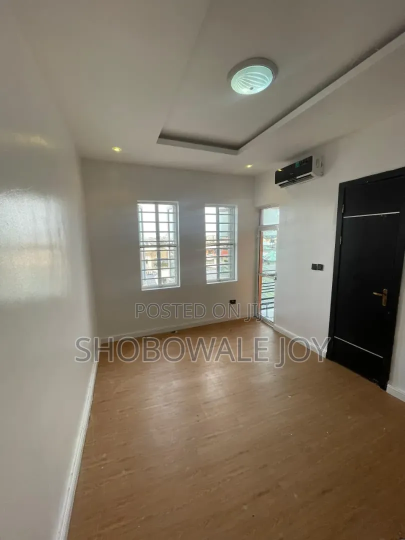 Studio Apartment in Alpha Beach. Eti Osa, Lekki Expressway for rent in Lekki Expressway