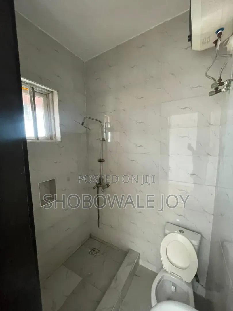 Studio Apartment in Alpha Beach. Eti Osa, Lekki Expressway for rent in Lekki Expressway