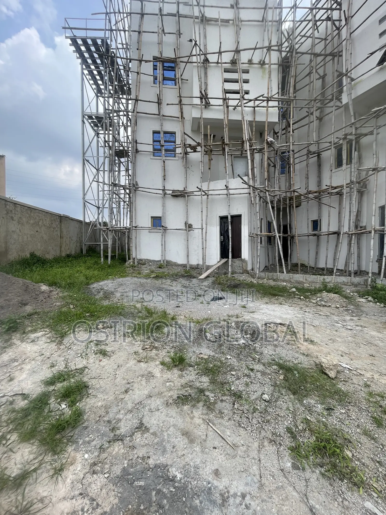DISTRESS SALE! Guzape 4Bed+BQ, 2Bed & 1Bed – Big Discount in Guzape District
