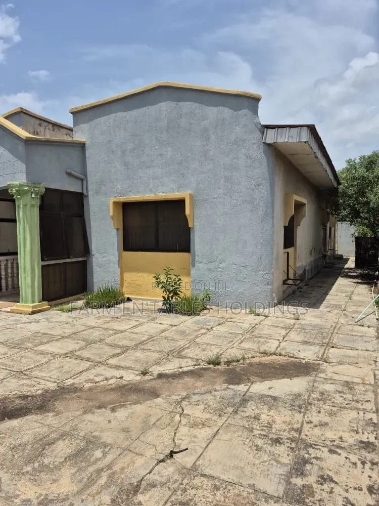 4bdrm Bungalow in Bcj Area, Apata for sale in Apata