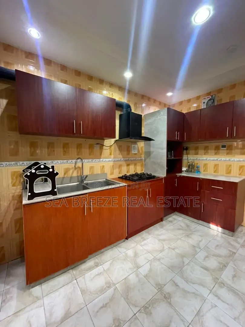 Furnished 4bdrm Duplex in Lekki Phase 1 for rent in Lekki