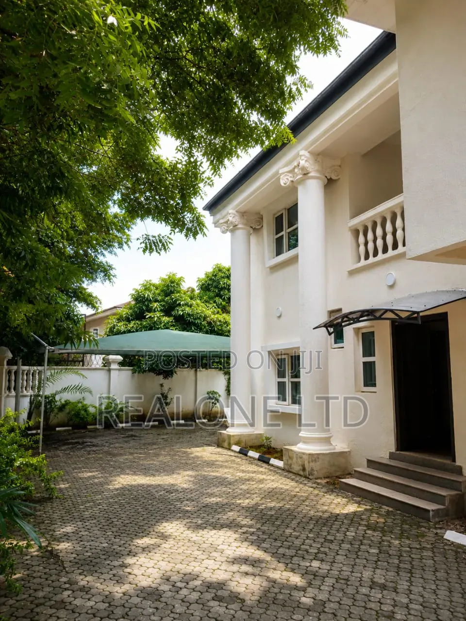 4bdrm Duplex in Ikota for sale in Ikota