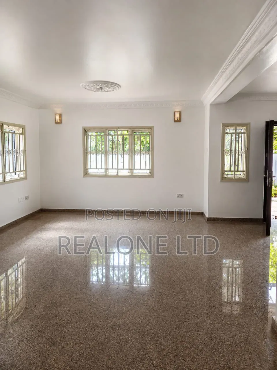 4bdrm Duplex in Ikota for sale in Ikota