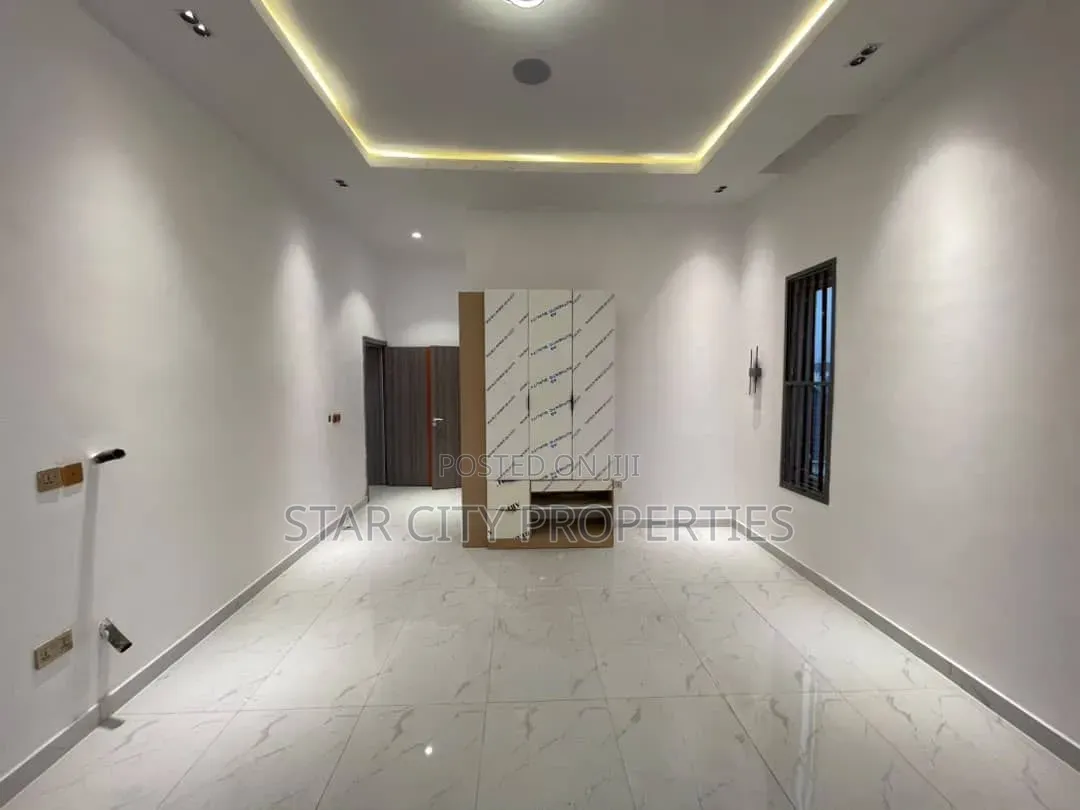 3bdrm Apartment in Ikeja Gra for rent in Ikeja GRA