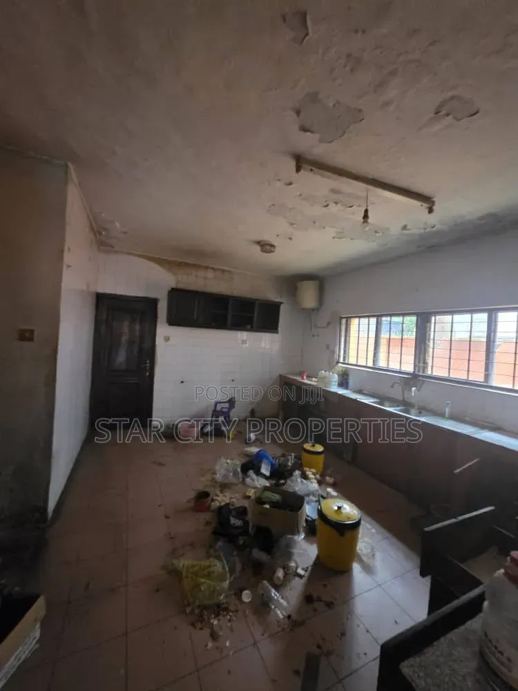 5bdrm Duplex in Omole Phase 2 for rent in Omole Phase 2