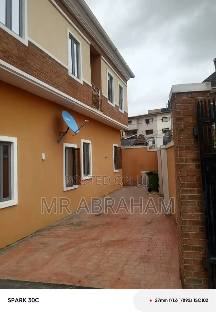 Furnished 3bdrm Block of Flats in Omole Phase 2 for sale in Omole Phase 2
