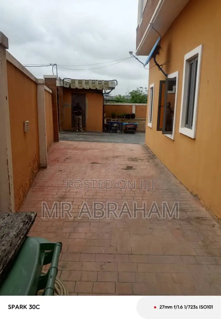 Furnished 3bdrm Block of Flats in Omole Phase 2 for sale in Omole Phase 2