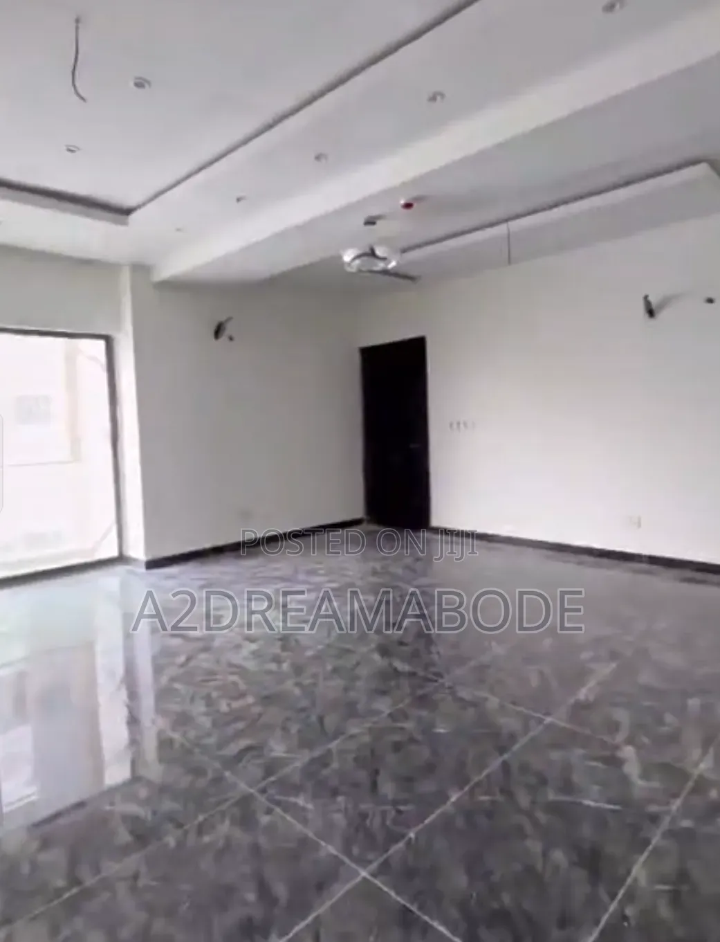 3bdrm Apartment in Yaba, Alagomeji for sale in Alagomeji