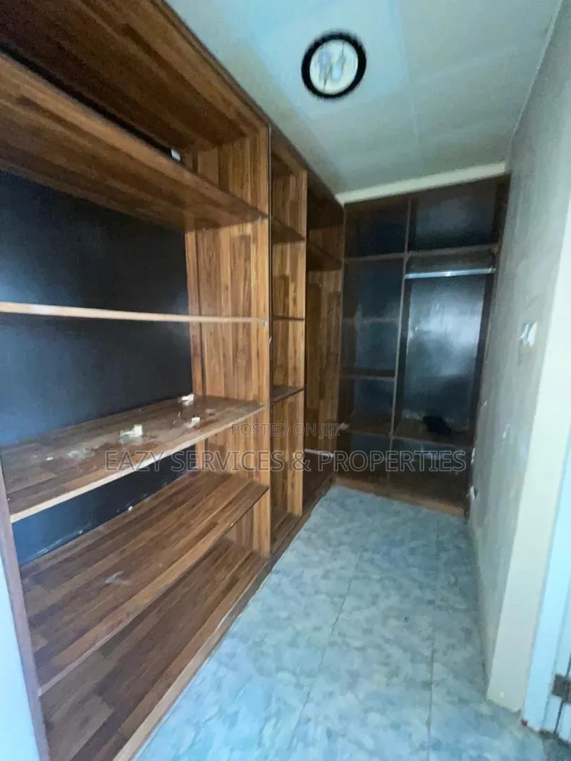 4bdrm Duplex in Gated And Secured, Chevron for rent in Chevron