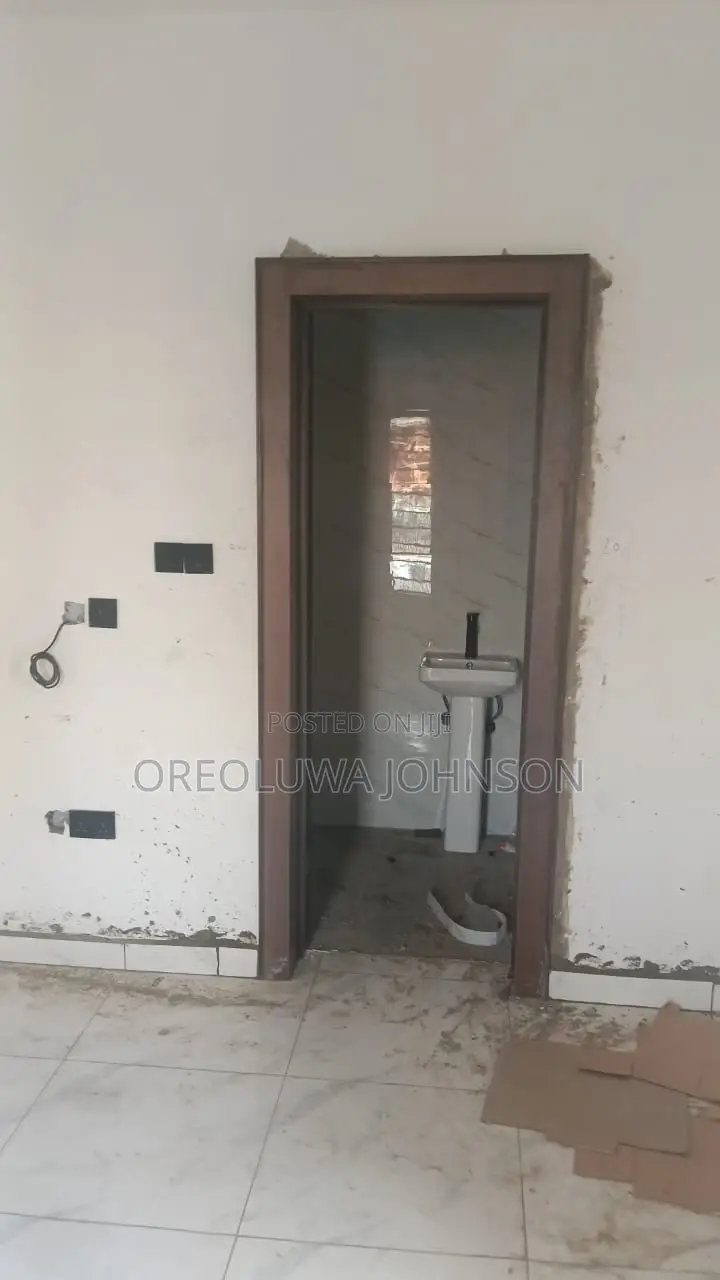 4bdrm Block of Flats in Ifako-Gbagada for sale in Ifako-Gbagada