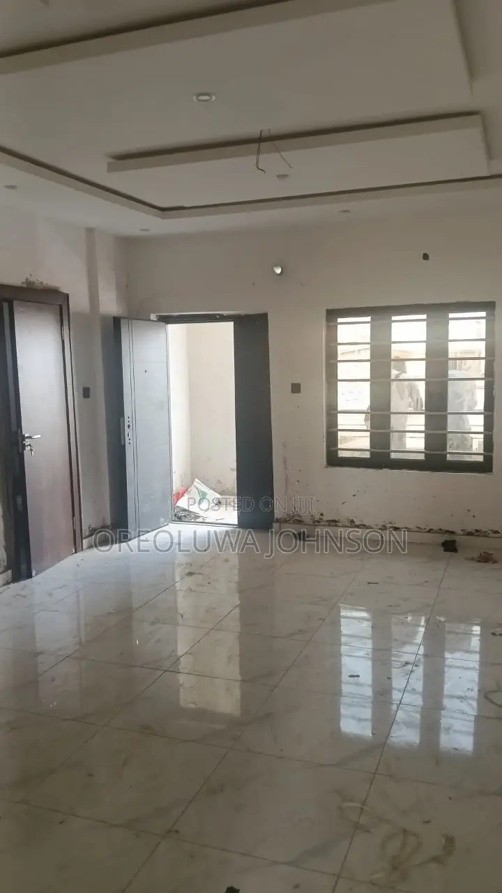 4bdrm Block of Flats in Ifako-Gbagada for sale in Ifako-Gbagada