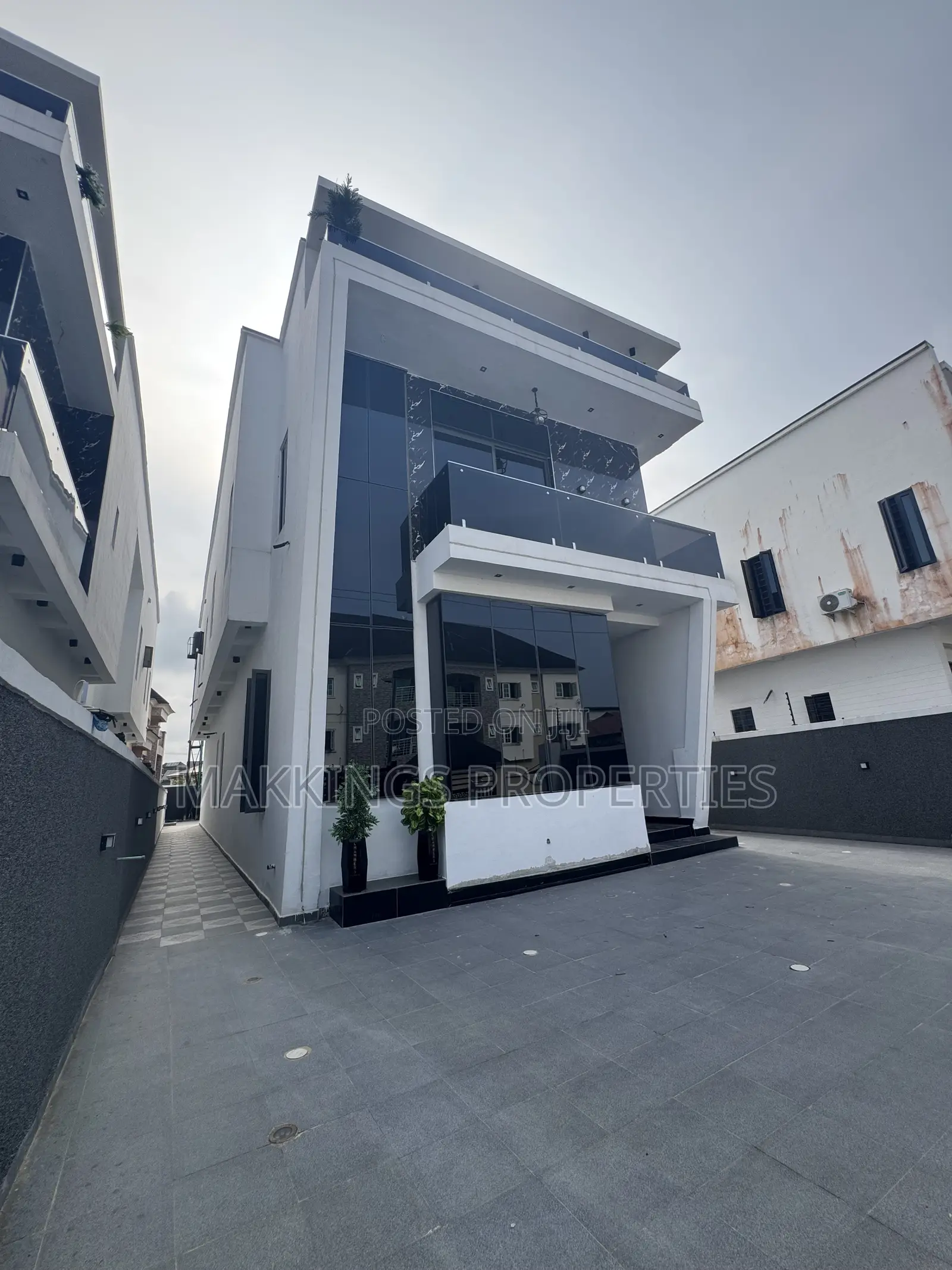 5bdrm Duplex in Sangotedo for sale in Sangotedo