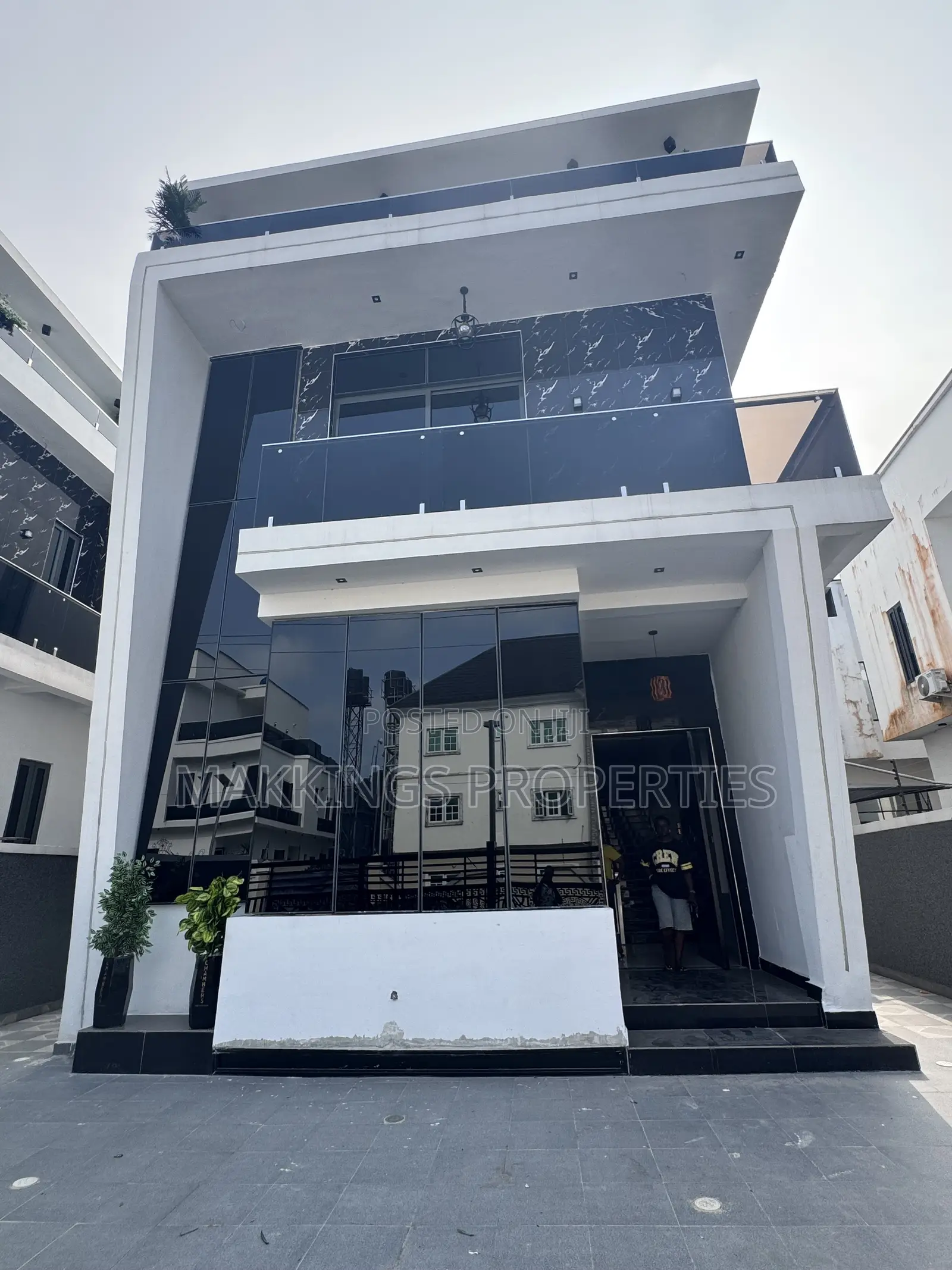 5bdrm Duplex in Sangotedo for sale in Sangotedo