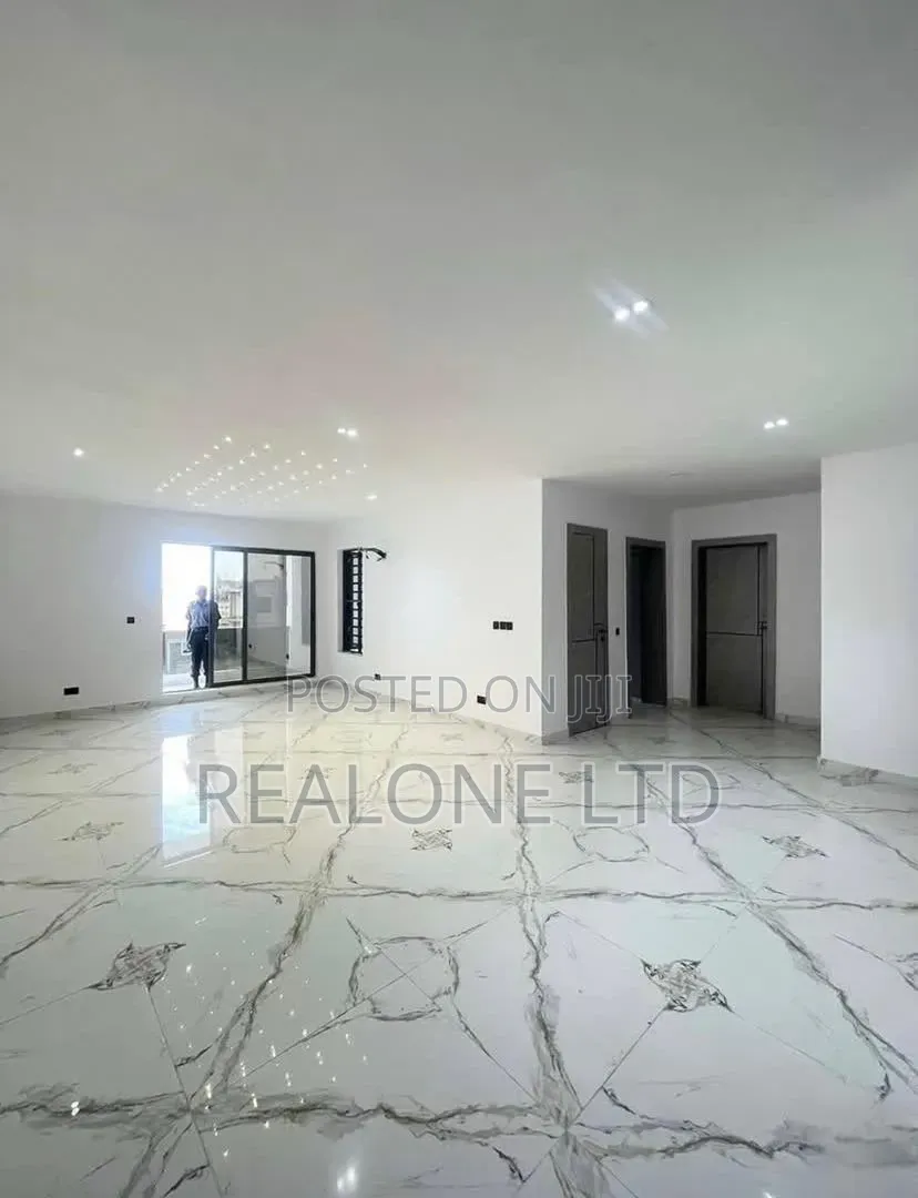 2bdrm Apartment in Lekki Phase 1 for rent in Lekki Phase 1