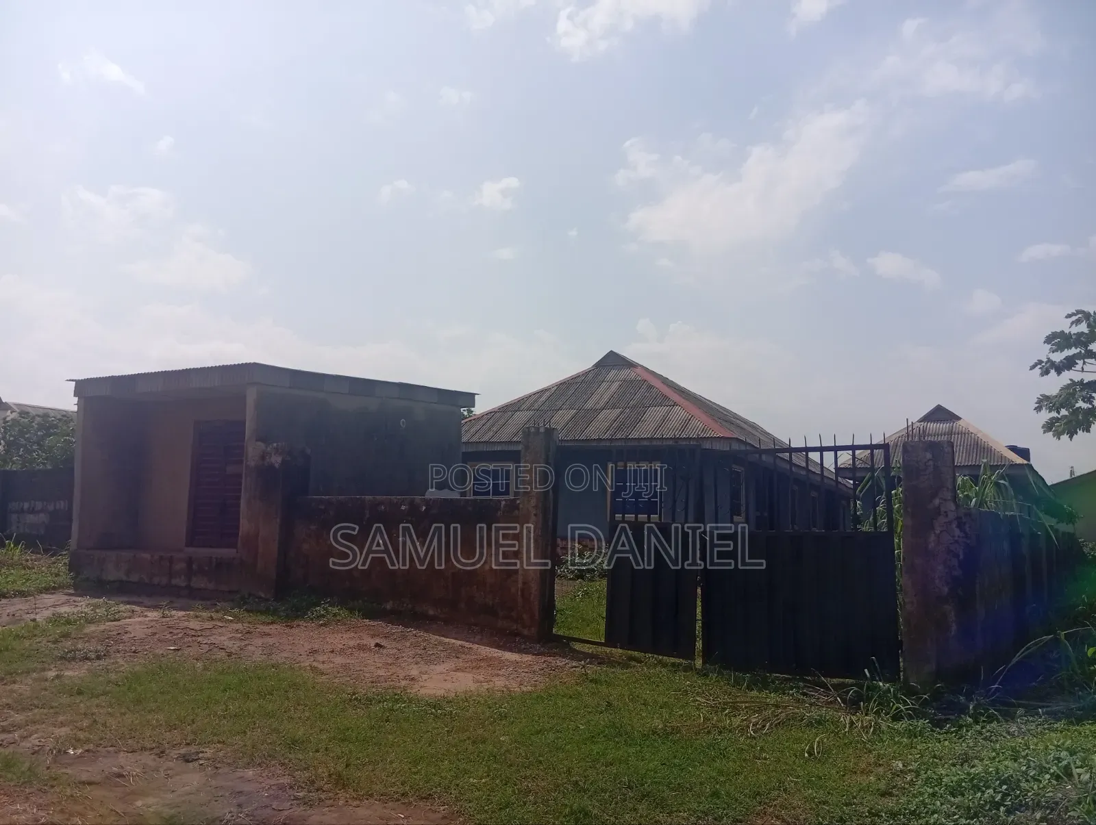 1bdrm Bungalow in Teachers Estate, Ikorodu Garage for sale in Ikorodu Garage