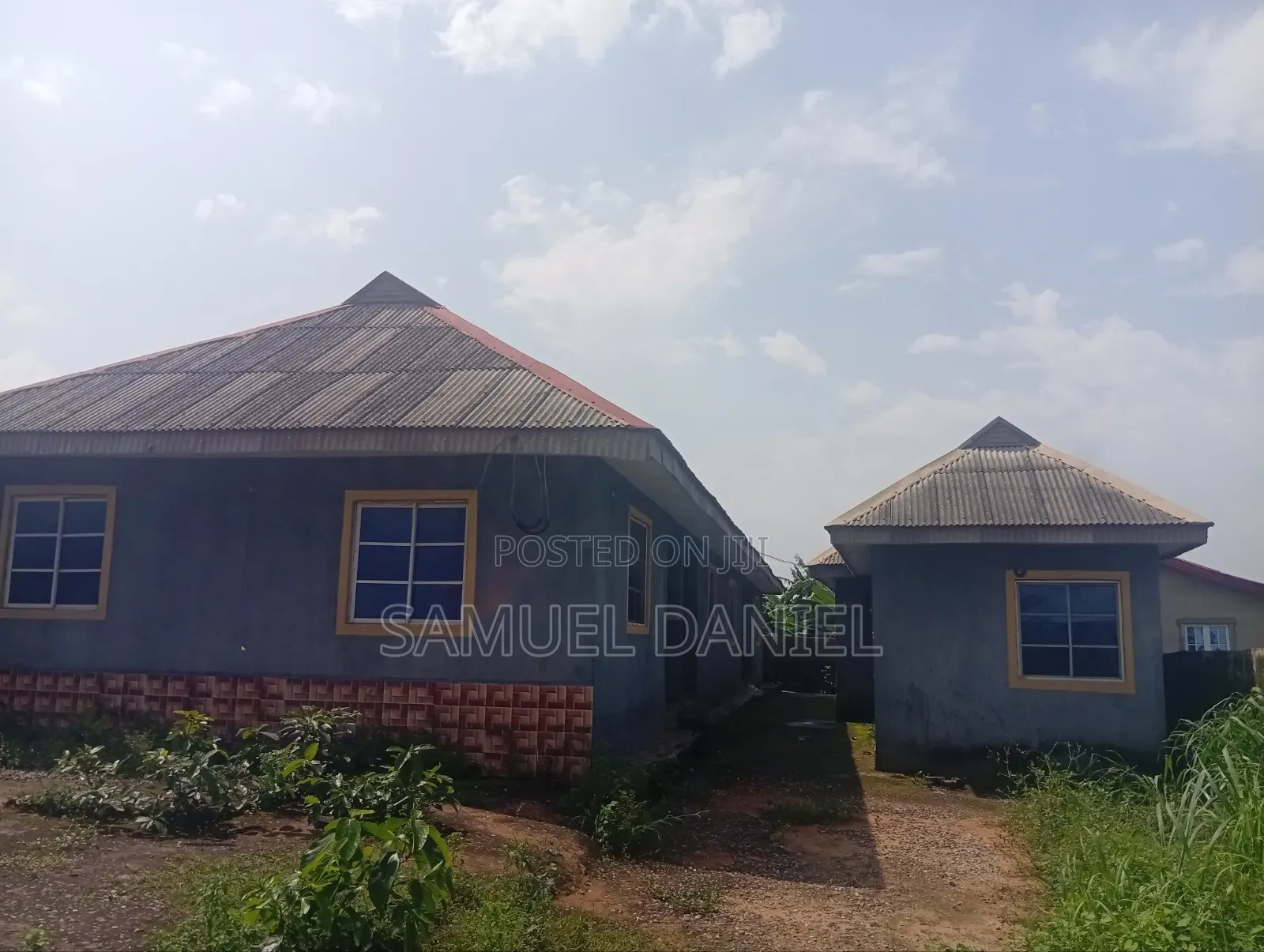 1bdrm Bungalow in Teachers Estate, Ikorodu Garage for sale in Ikorodu Garage
