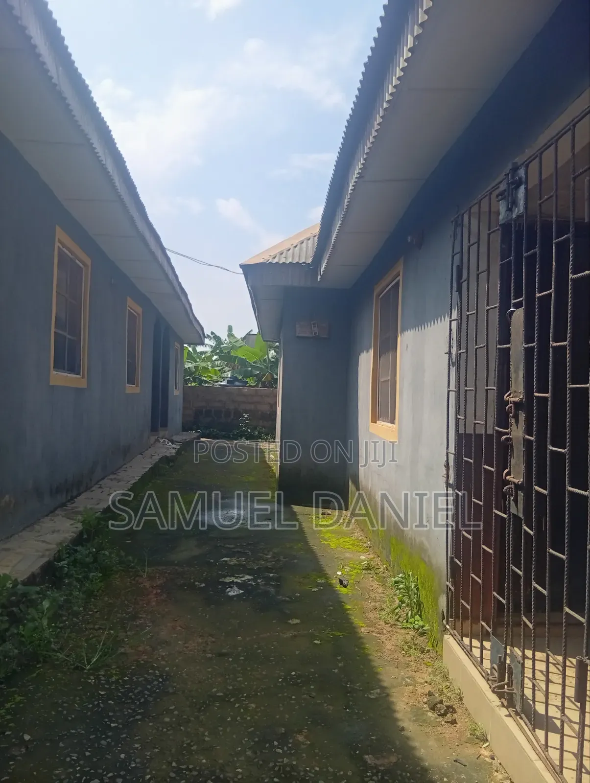1bdrm Bungalow in Teachers Estate, Ikorodu Garage for sale in Ikorodu Garage