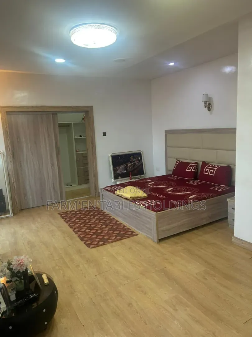 8bdrm Duplex in Oshorun Heritage for sale in Isheri North