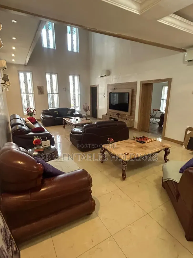 8bdrm Duplex in Oshorun Heritage for sale in Isheri North