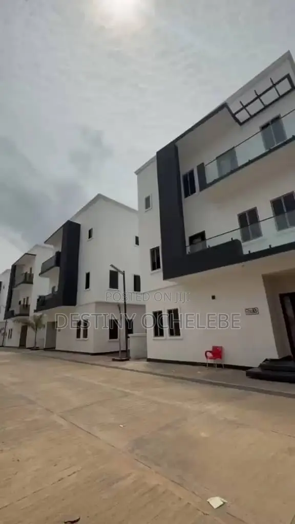 5bdrm Duplex in Jahi Gilmore for sale in Jahi