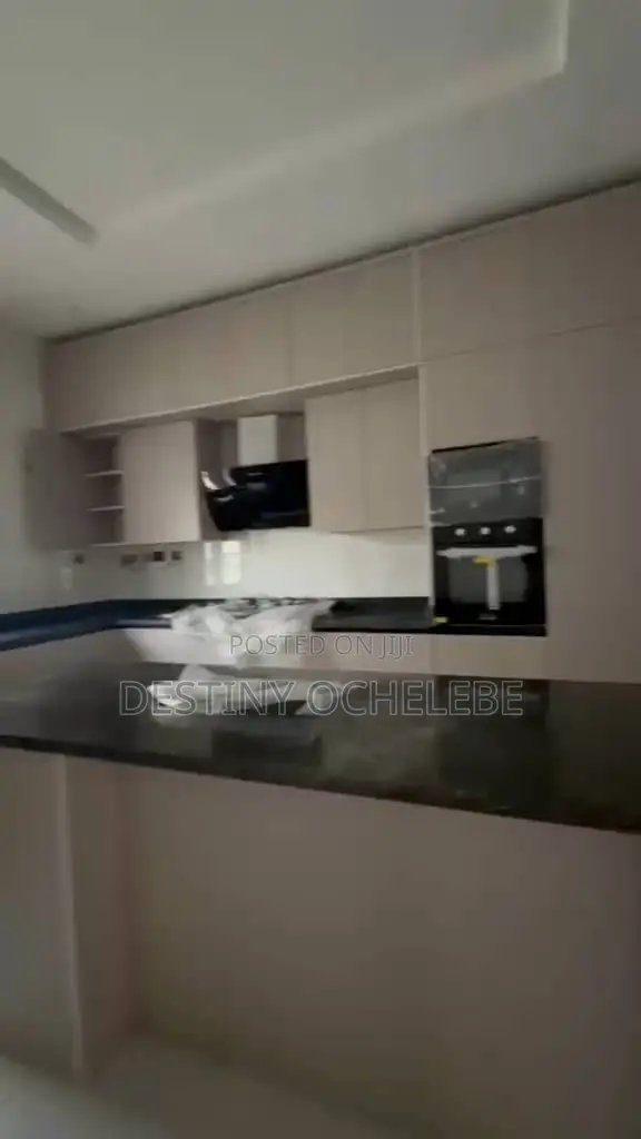 5bdrm Duplex in Jahi Gilmore for sale in Jahi