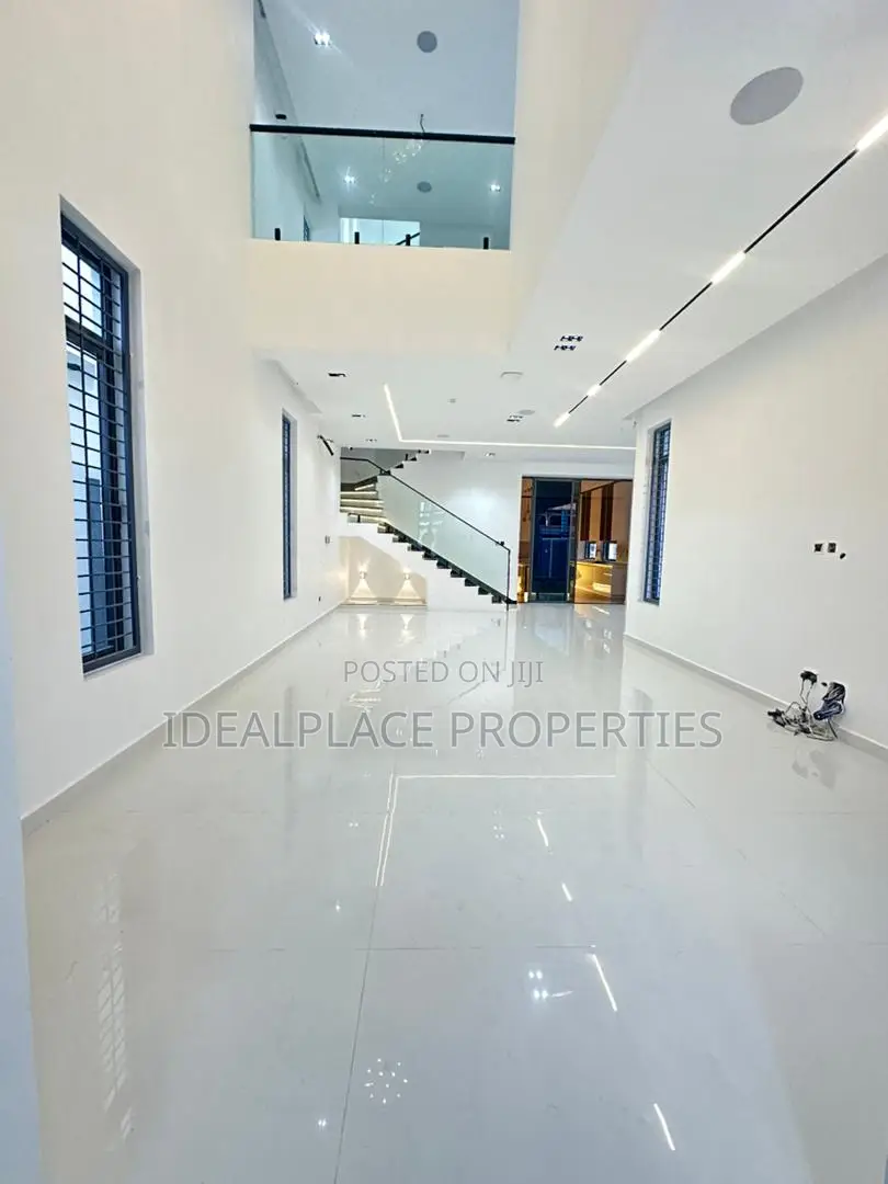 5bdrm Duplex in Lekki Phase 1 for sale in Lekki Phase 1