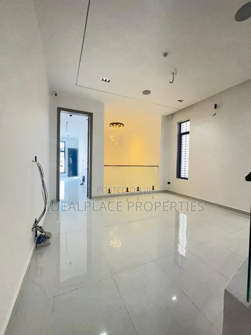 5bdrm Duplex in Lekki Phase 1 for sale in Lekki Phase 1