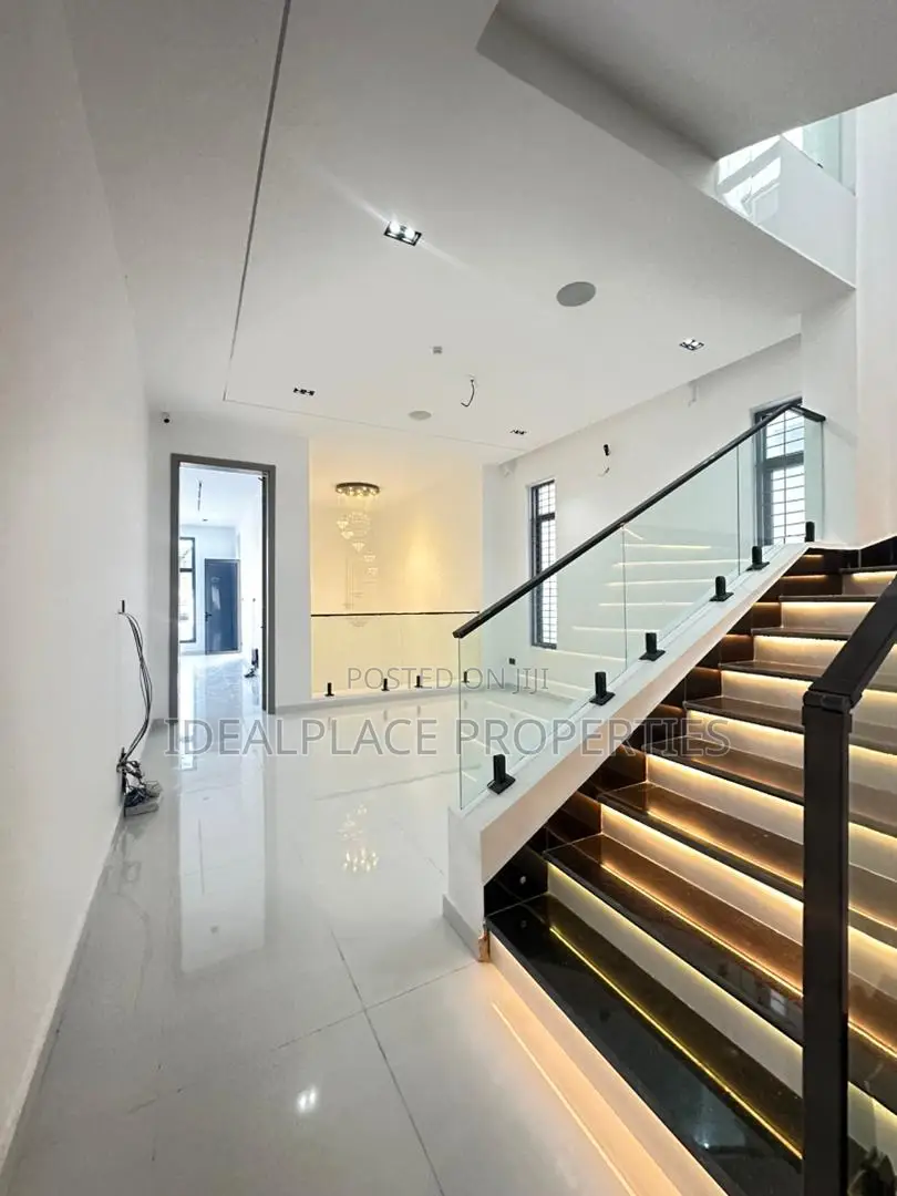 5bdrm Duplex in Lekki Phase 1 for sale in Lekki Phase 1
