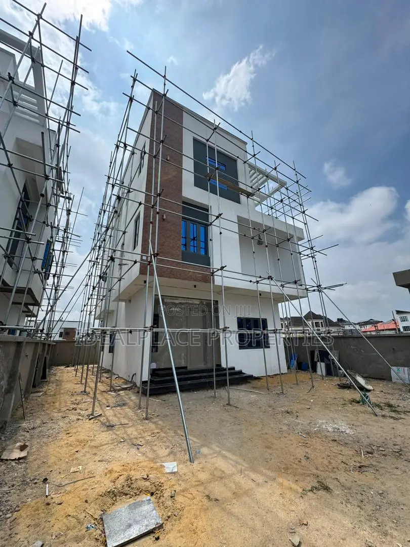 6bdrm Duplex in Surulere for sale in Surulere