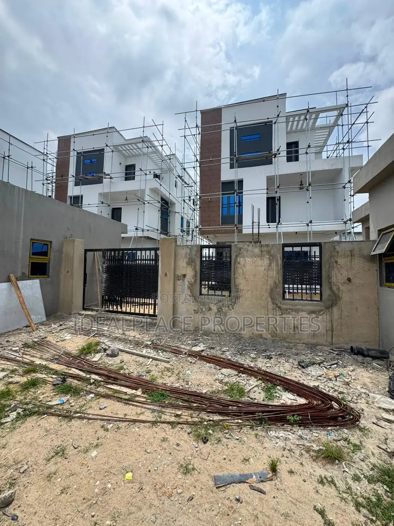 6bdrm Duplex in Surulere for sale in Surulere