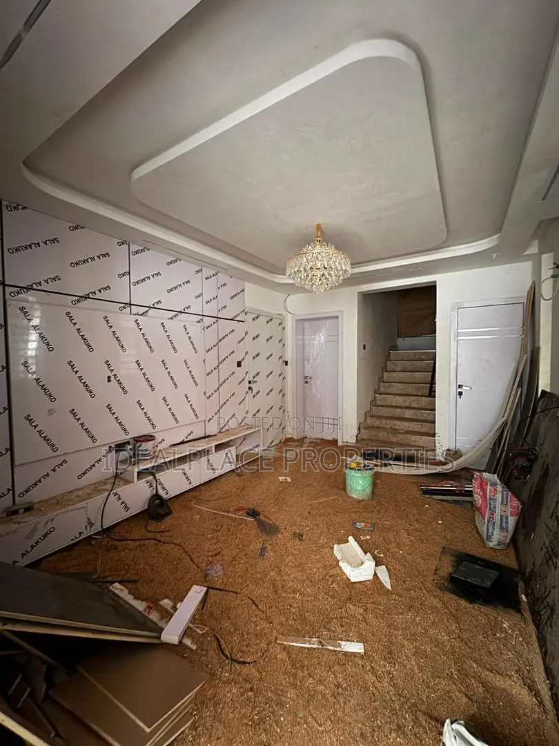 4bdrm Duplex in Surulere for sale in Surulere
