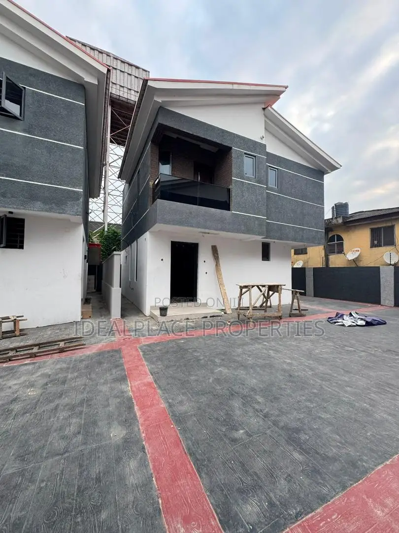 4bdrm Duplex in Surulere for sale in Surulere