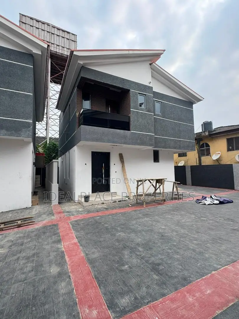 4bdrm Duplex in Surulere for sale in Surulere
