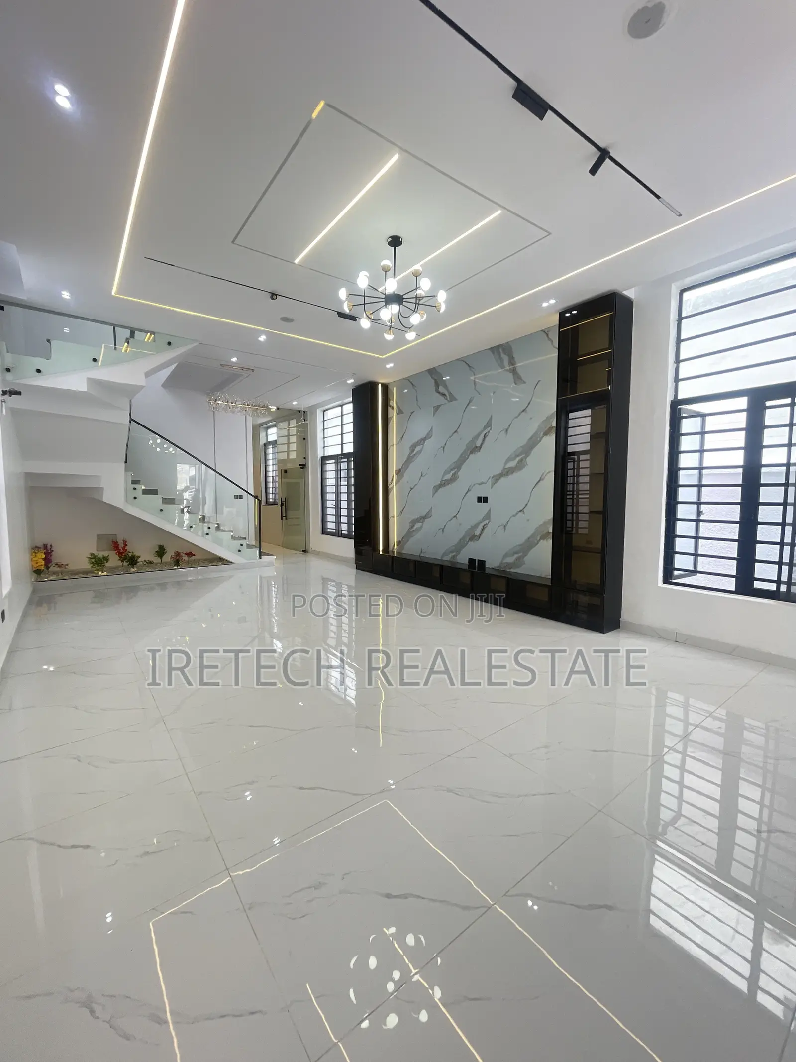 5bdrm Duplex in In A Gated Estate, Off Lekki-Epe Expressway for sale in Off Lekki-Epe Expressway