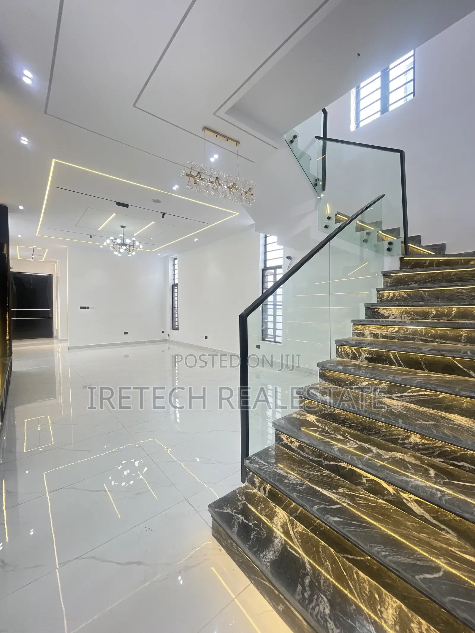 5bdrm Duplex in In A Gated Estate, Off Lekki-Epe Expressway for sale in Off Lekki-Epe Expressway