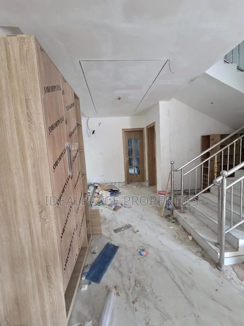 5bdrm Duplex in Adeniyi Jones for sale in Adeniyi Jones