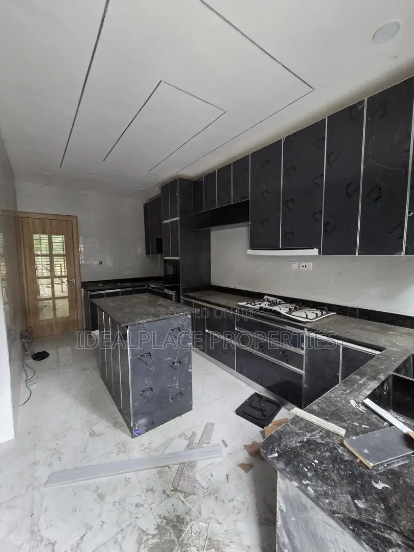 5bdrm Duplex in Adeniyi Jones for sale in Adeniyi Jones