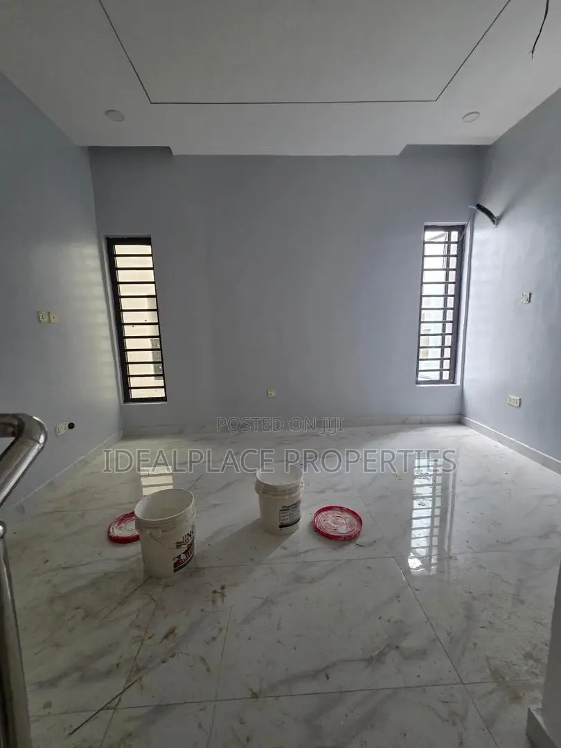5bdrm Duplex in Adeniyi Jones for sale in Adeniyi Jones
