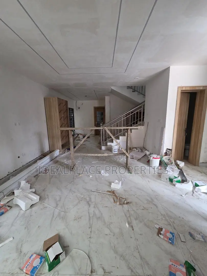5bdrm Duplex in Adeniyi Jones for sale in Adeniyi Jones