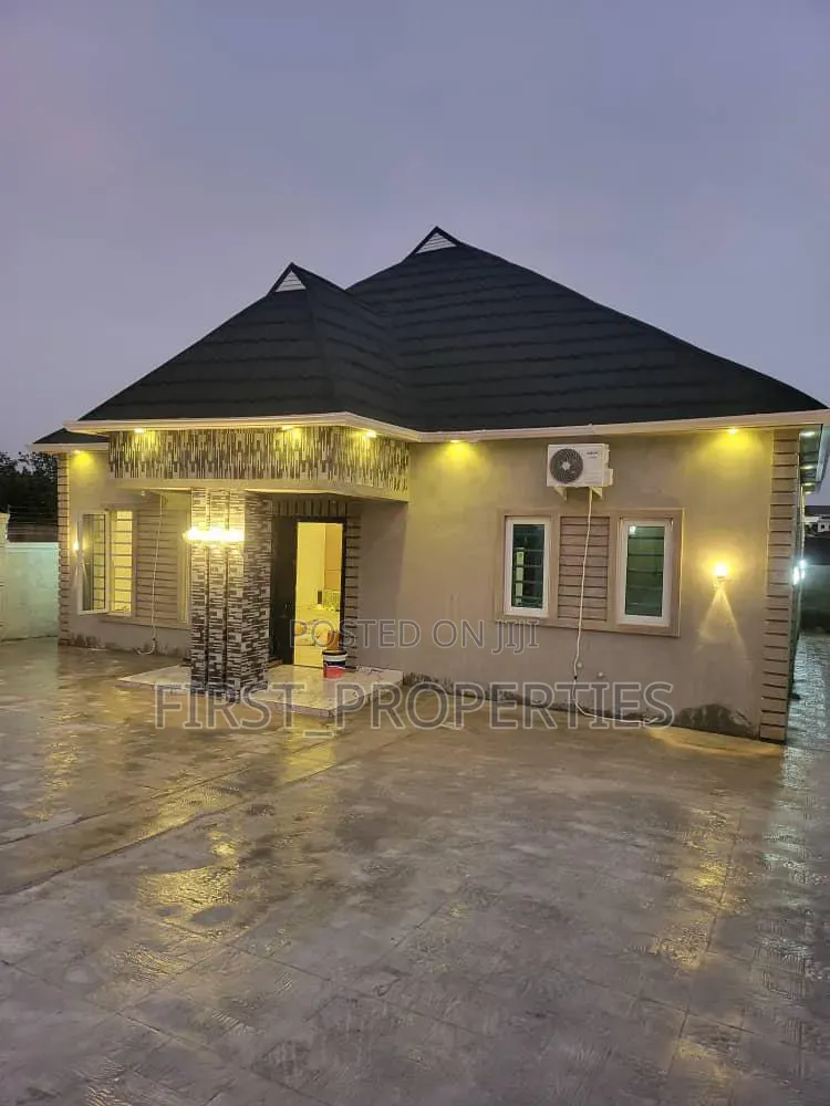 Furnished 3bdrm Bungalow in Before Elebu Market, Akala Express for sale in Akala Express