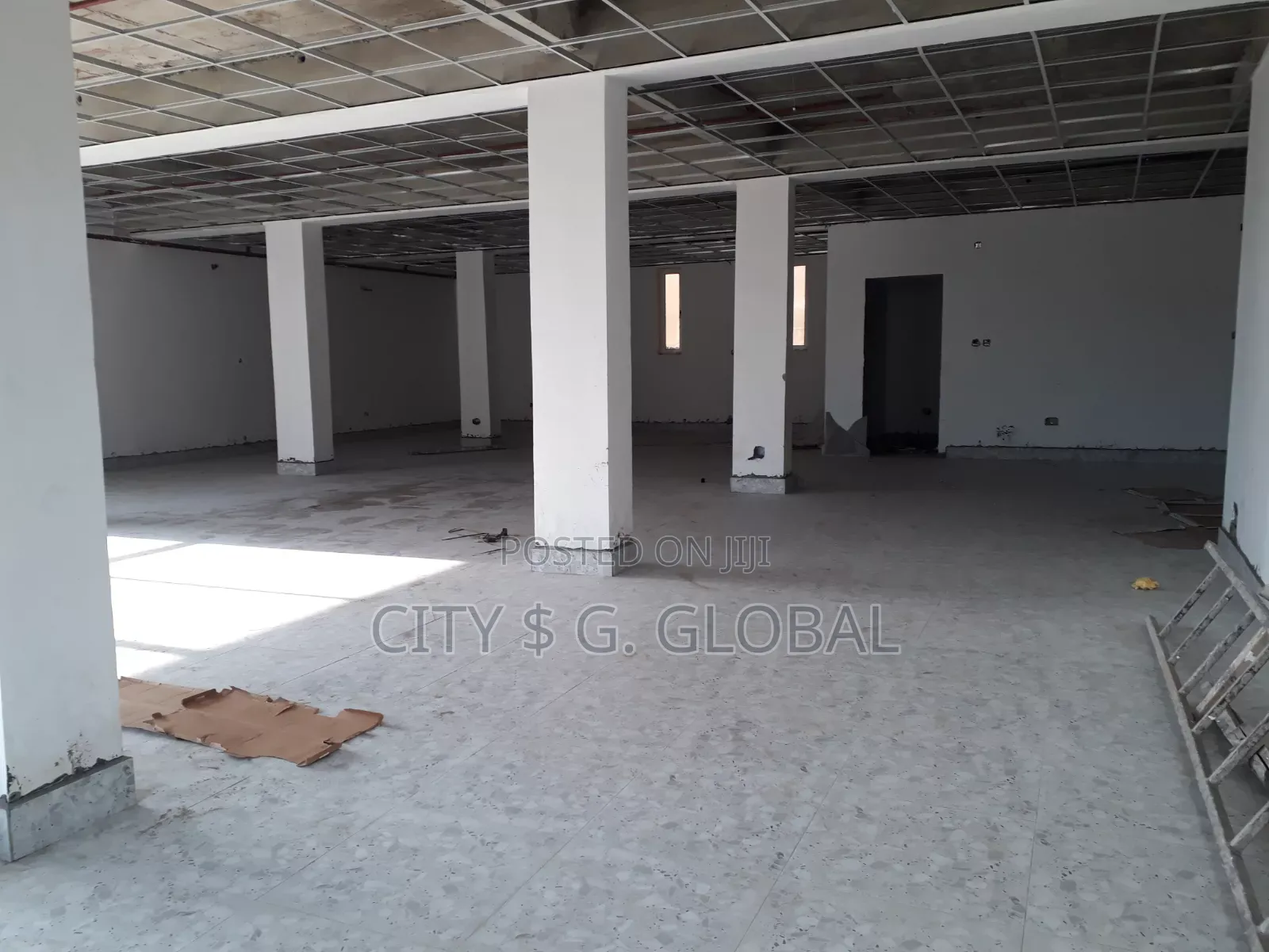 Showroom/ Carstand/ Workshop in Kubwa