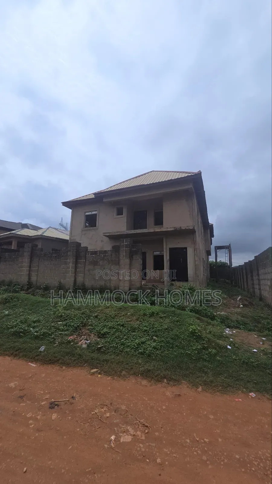 12bdrm Block of Flats in Ojoo for sale in Ojoo
