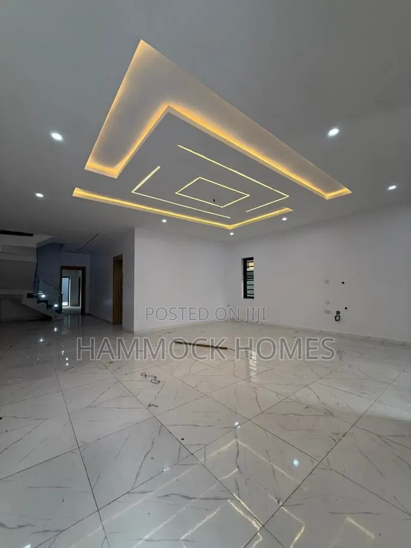 5bdrm Duplex in Akobo for sale in Akobo