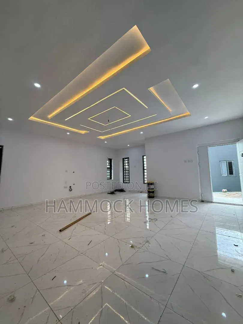 5bdrm Duplex in Akobo for sale in Akobo