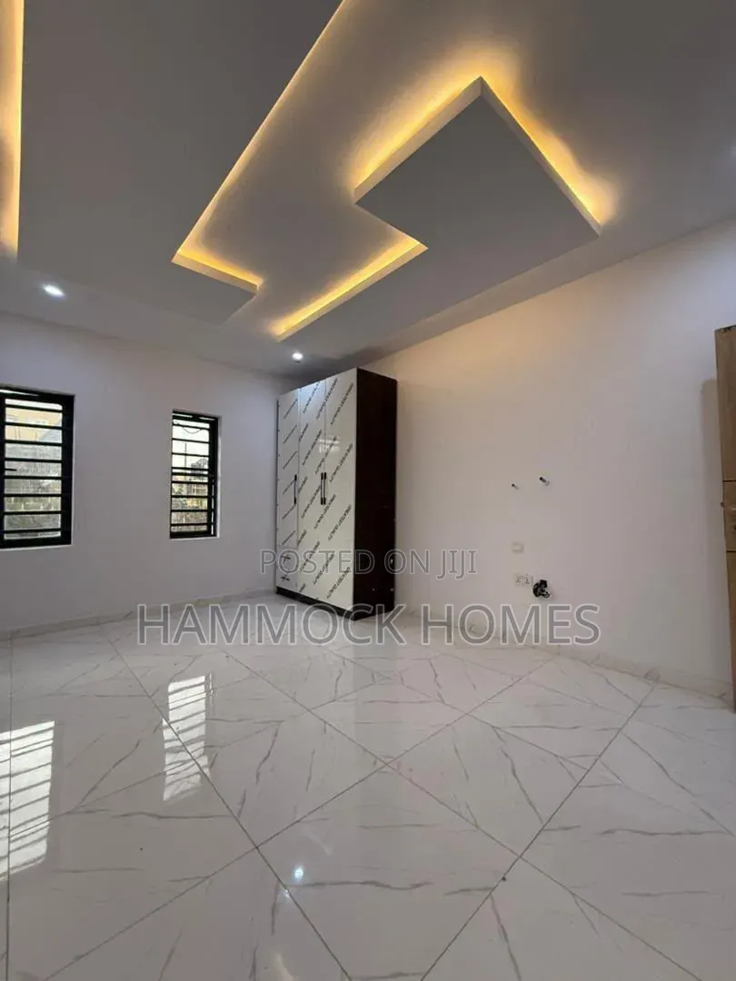 5bdrm Duplex in Akobo for sale in Akobo