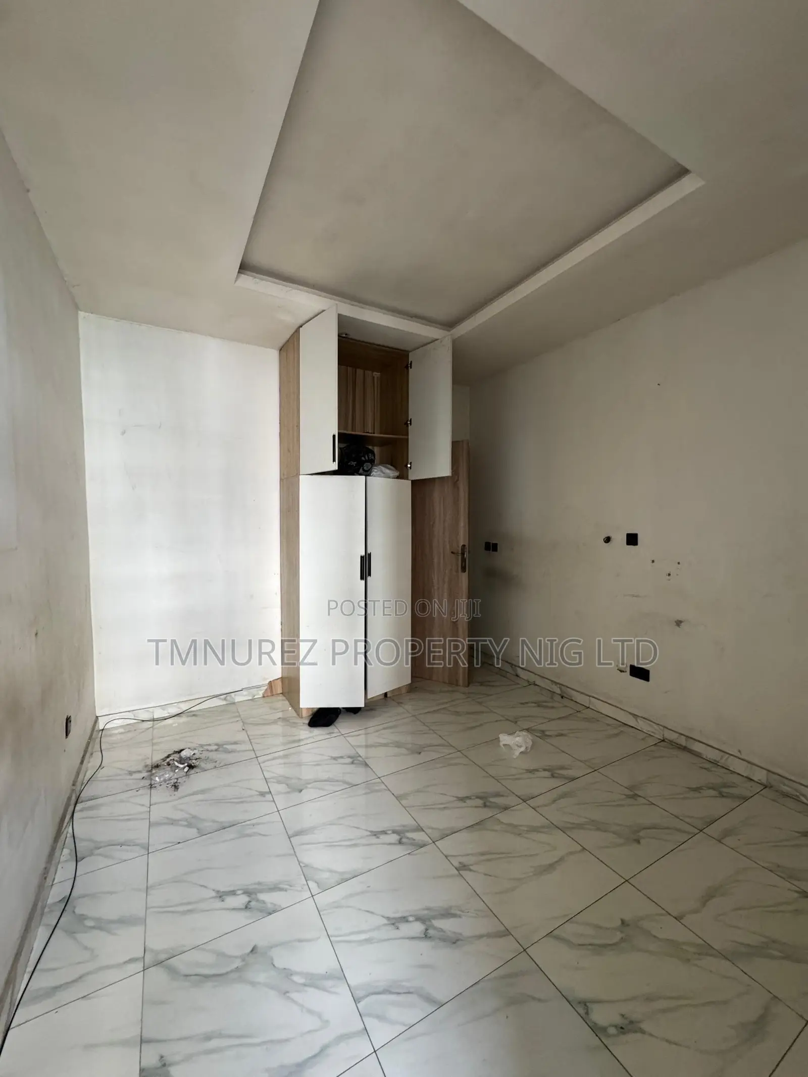 4bdrm Duplex in Chevron for rent in Chevron