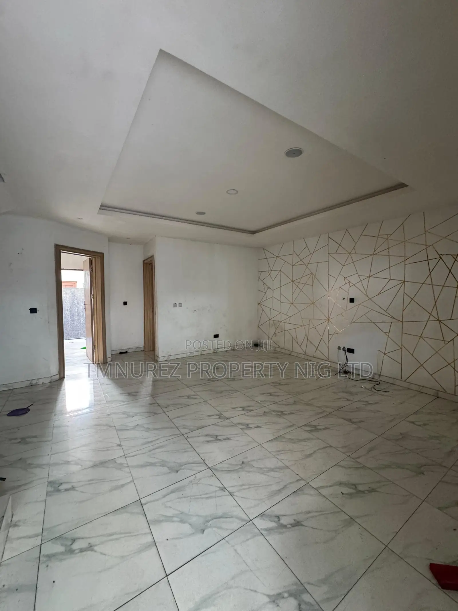 4bdrm Duplex in Chevron for rent in Chevron