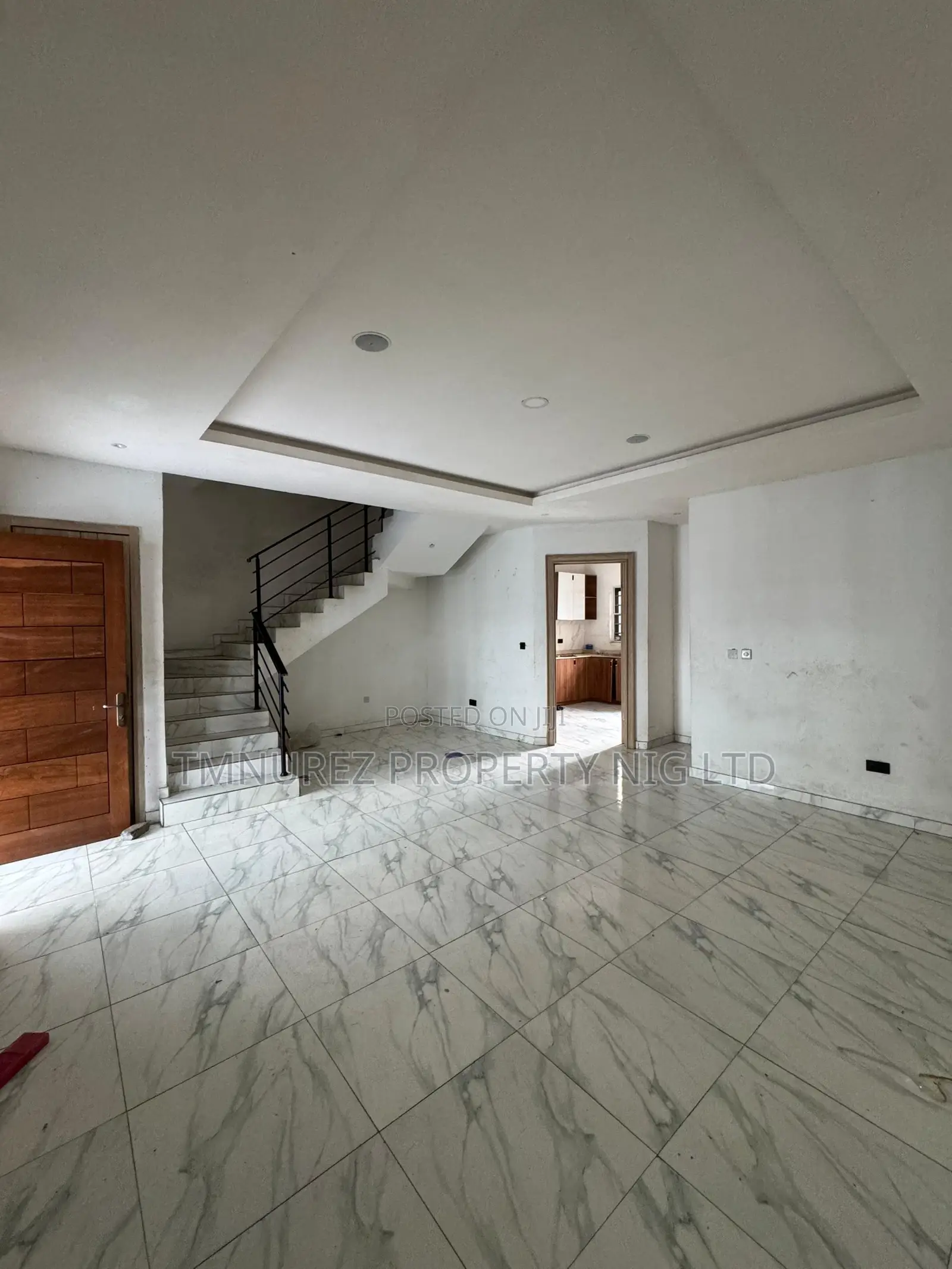 4bdrm Duplex in Chevron for rent in Chevron